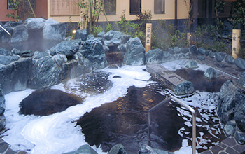 「天然温泉」岩風呂